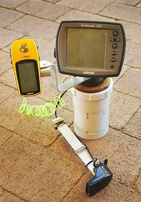 Removable, self-contained Sounder/GPS mount